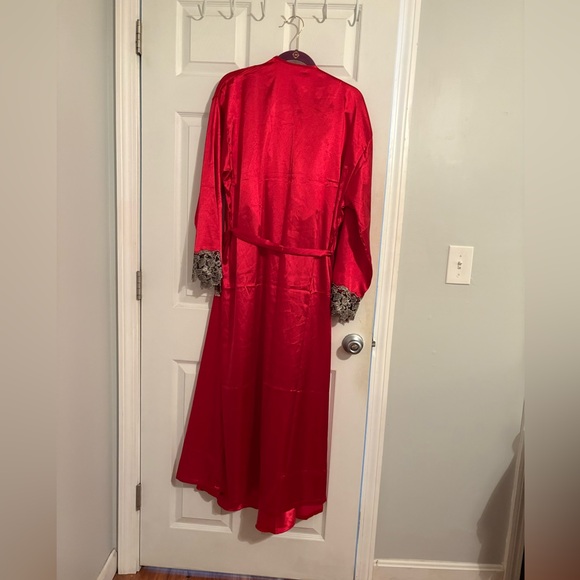 Red Floor Length Slip and Robe XL - Picture 8 of 9